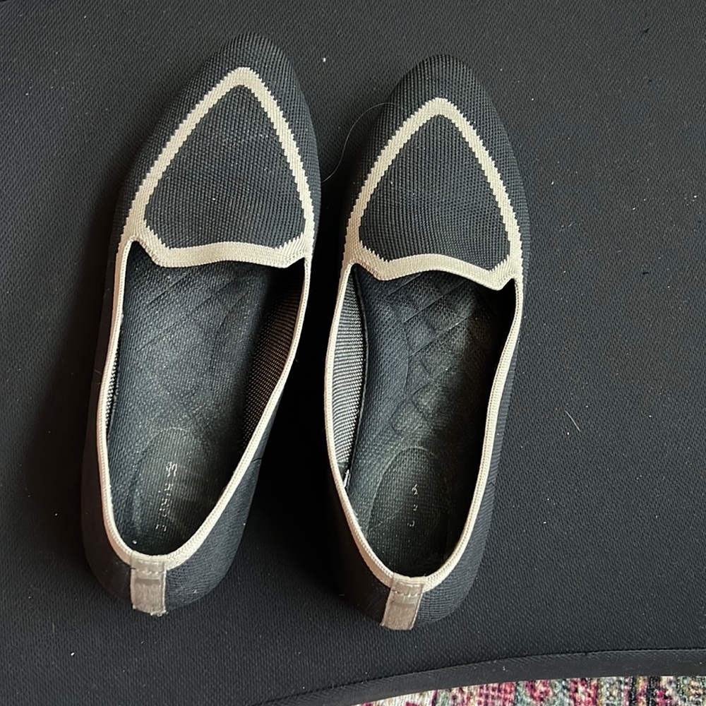 Birdies womens black beige two-tone flats, size 9. Only worn 3 times.